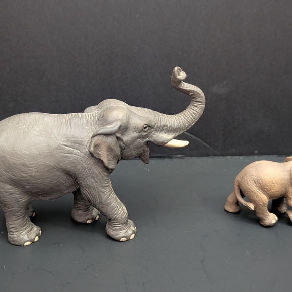 Gray Elephant Toy Set - Picture 3 of 8